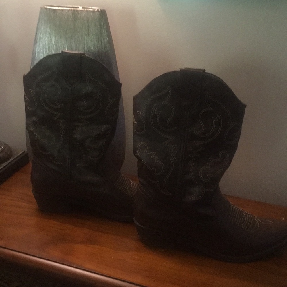Women’s cowgirl boots👢